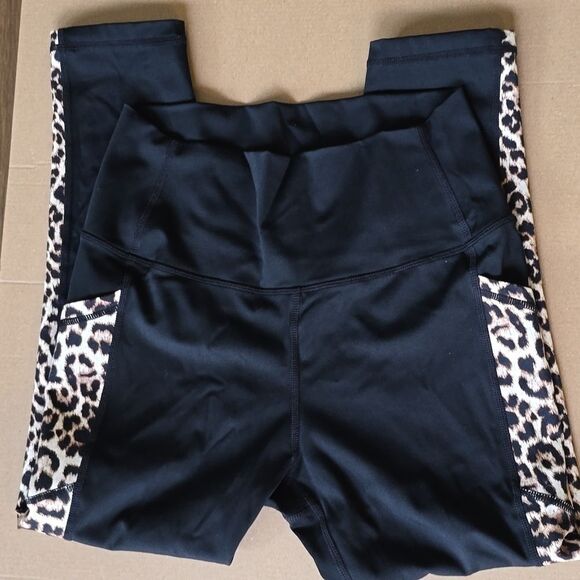 Zyia Active Black 20" Crop - Picture 6 of 7